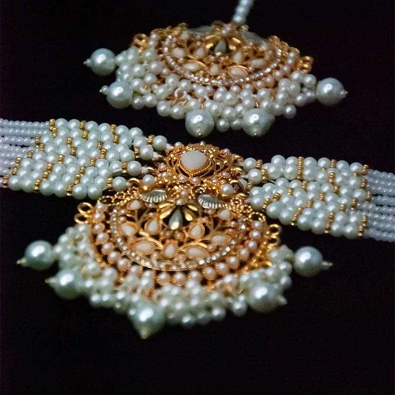 Pearl Radiance Choker Set