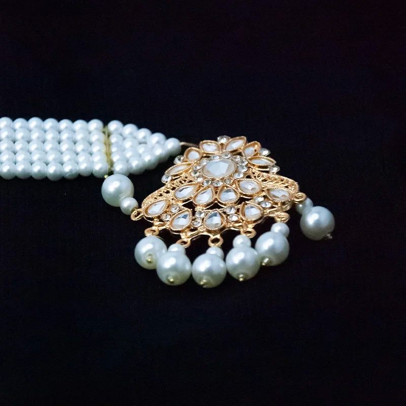 Traditional Pearl and Kundan Jewelry Set