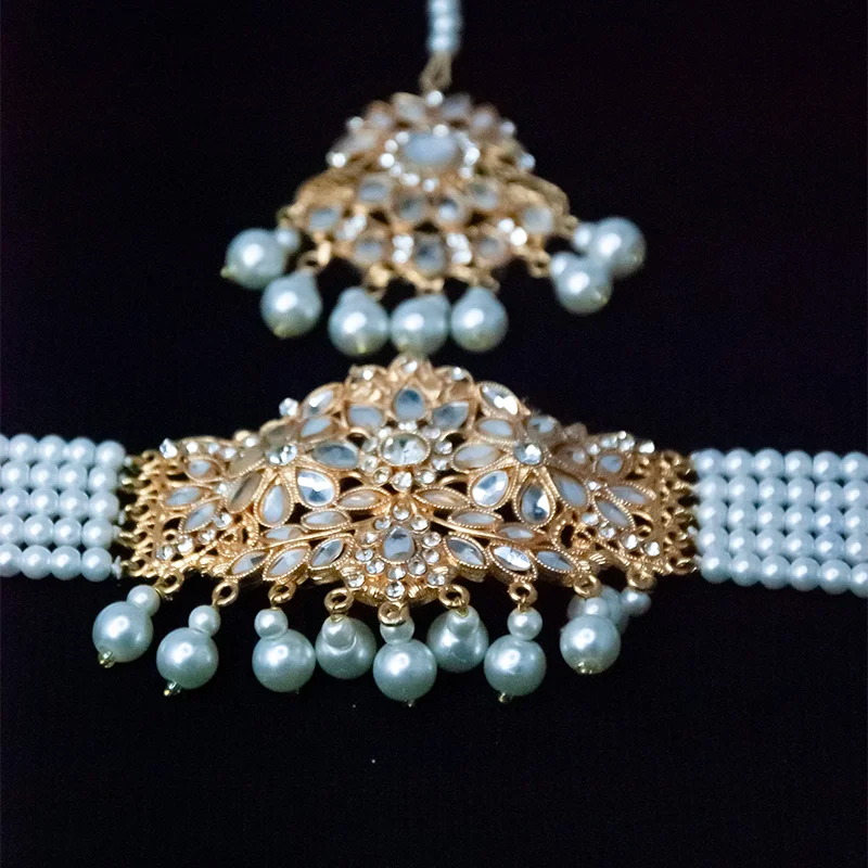 Traditional Pearl and Kundan Jewelry Set