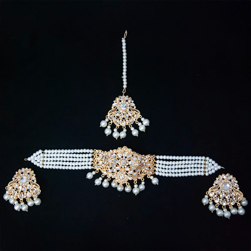 Traditional Pearl and Kundan Jewelry Set