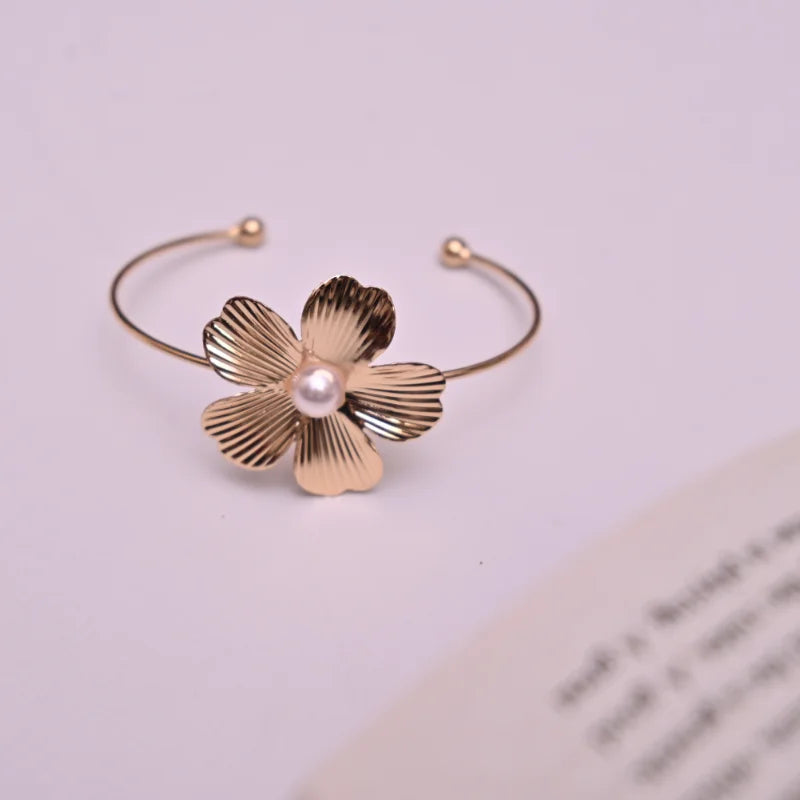 Gold Floral Bangle
Petal Bangle
