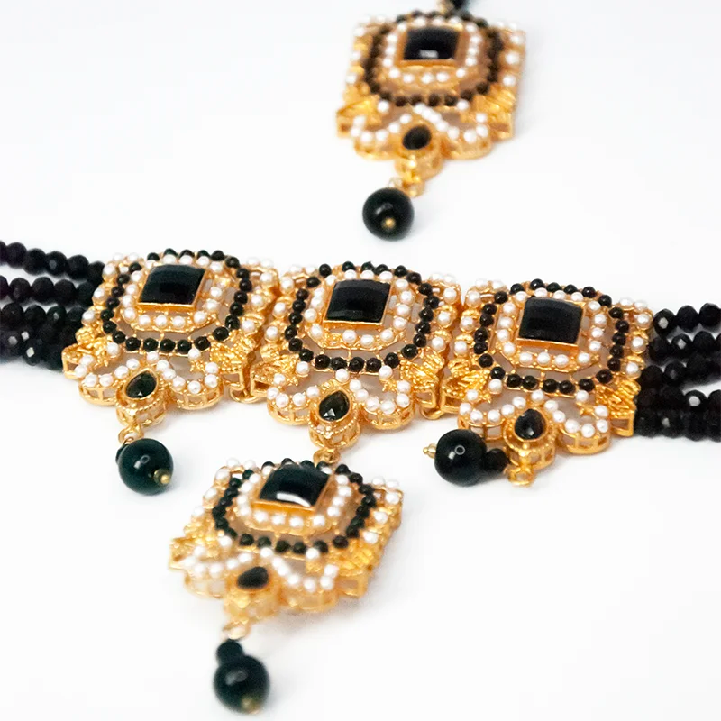 black necklace set